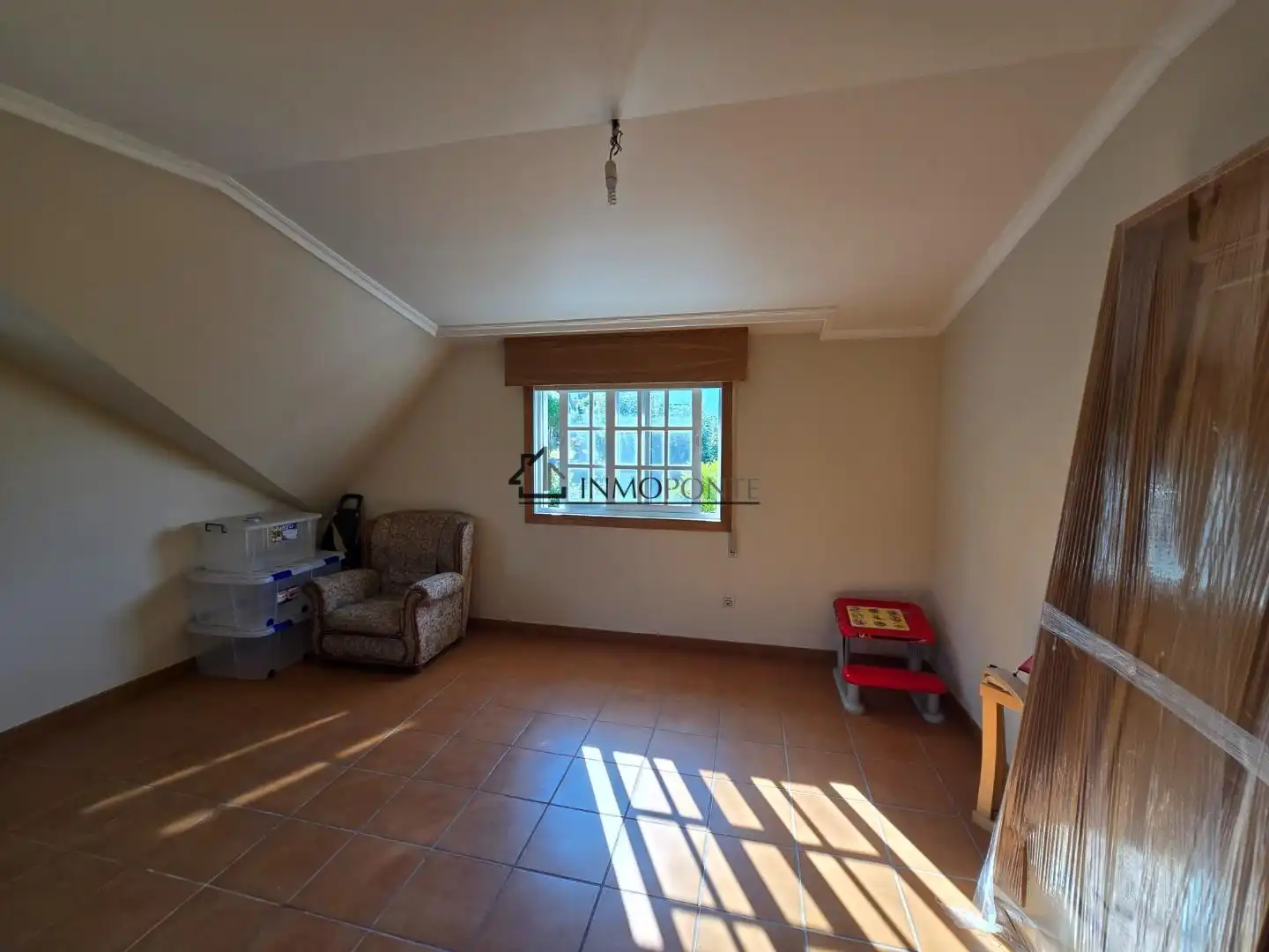 Sala d'estar de Casa o xalet en venda en Pontevedra Capital  amb Calefacció, Jardí privat i Terrassa