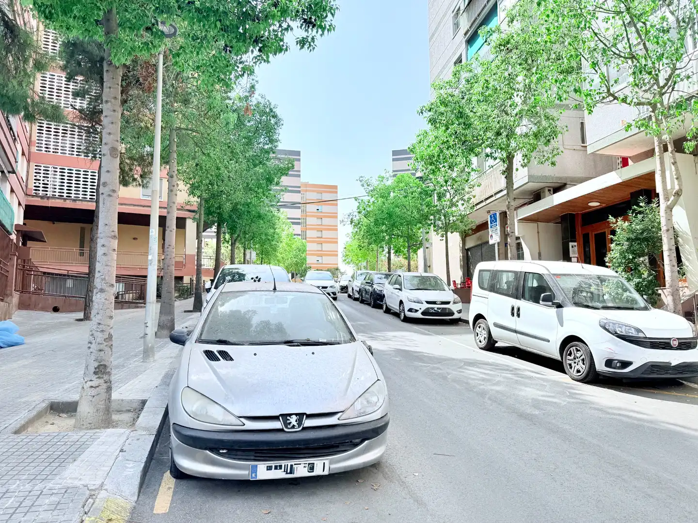 Vista exterior de Garatge en venda en Sant Feliu de Llobregat