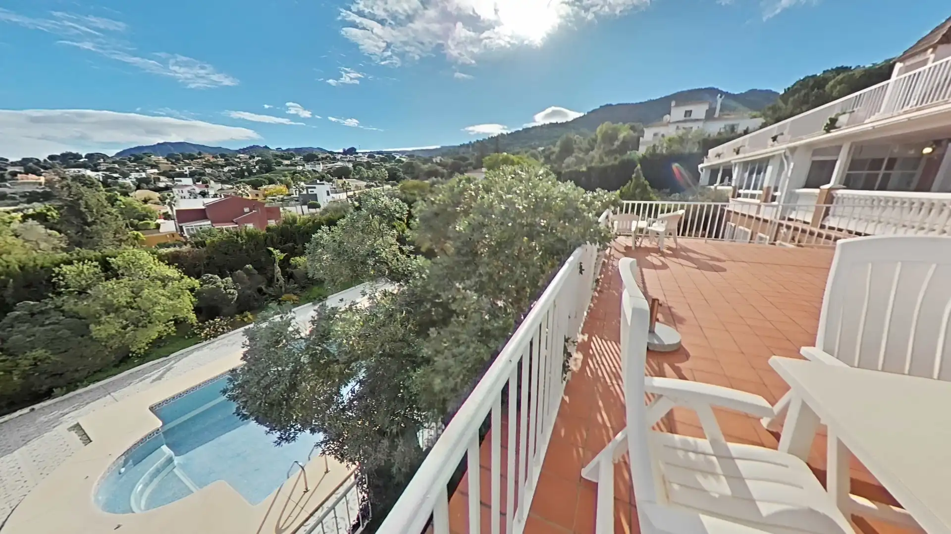 Vista exterior de Casa o xalet en venda en Alhaurín de la Torre amb Aire condicionat, Calefacció i Jardí privat