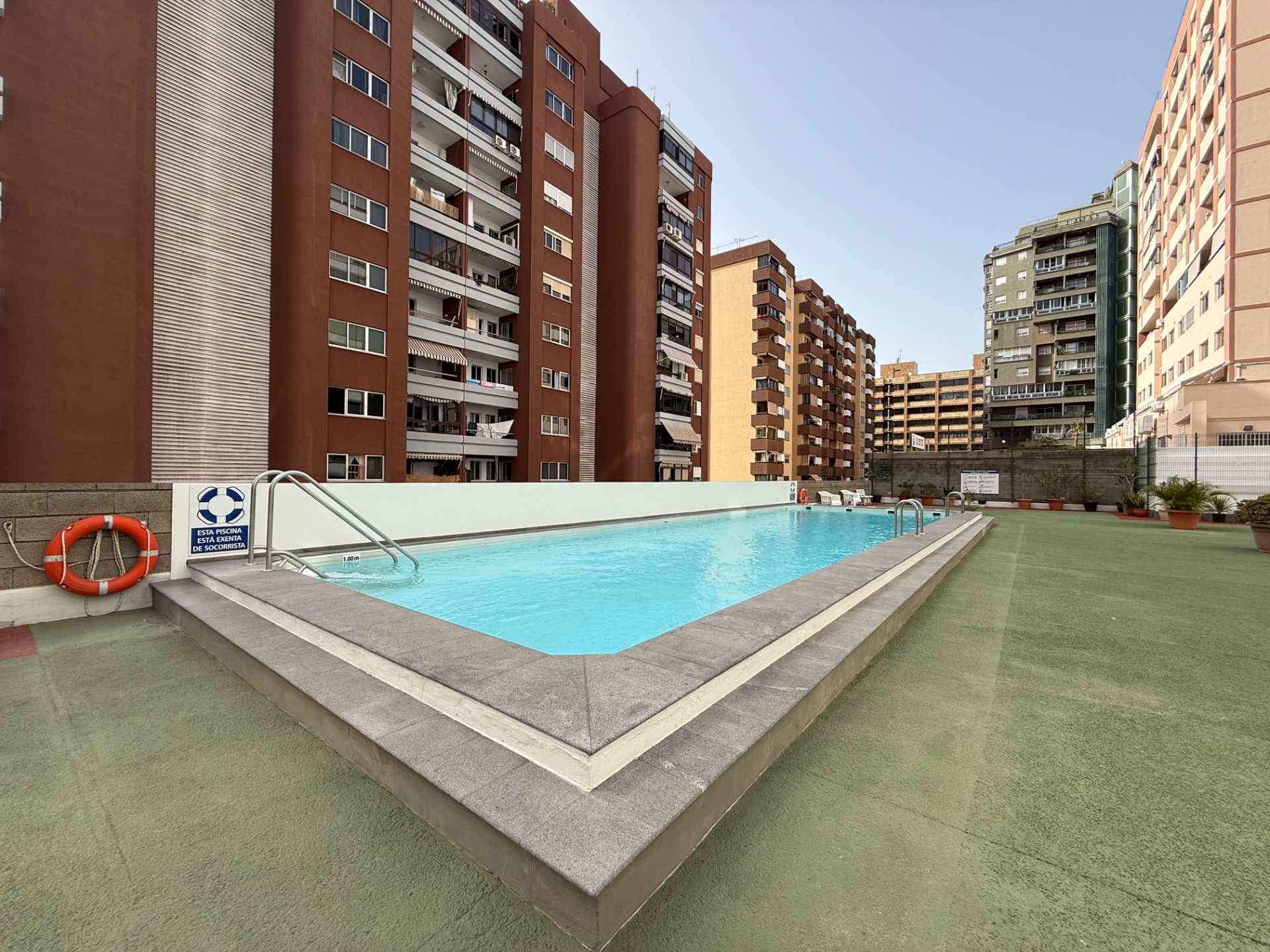 Piscina de Pis en venda en  Santa Cruz de Tenerife Capital amb Jacuzzi i Piscina comunitària