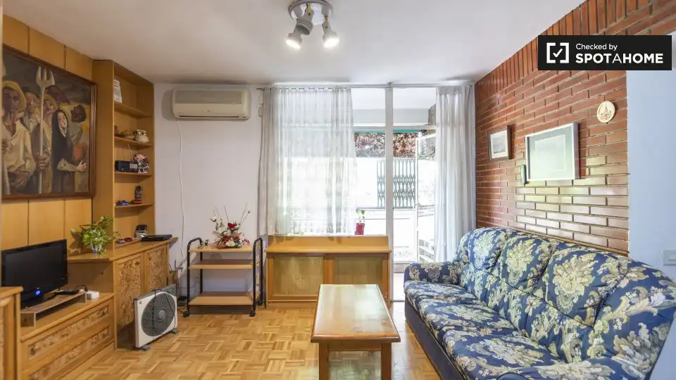 Sala d'estar de Apartament per a compartir en Madrid amb Aire condicionat i Terrassa