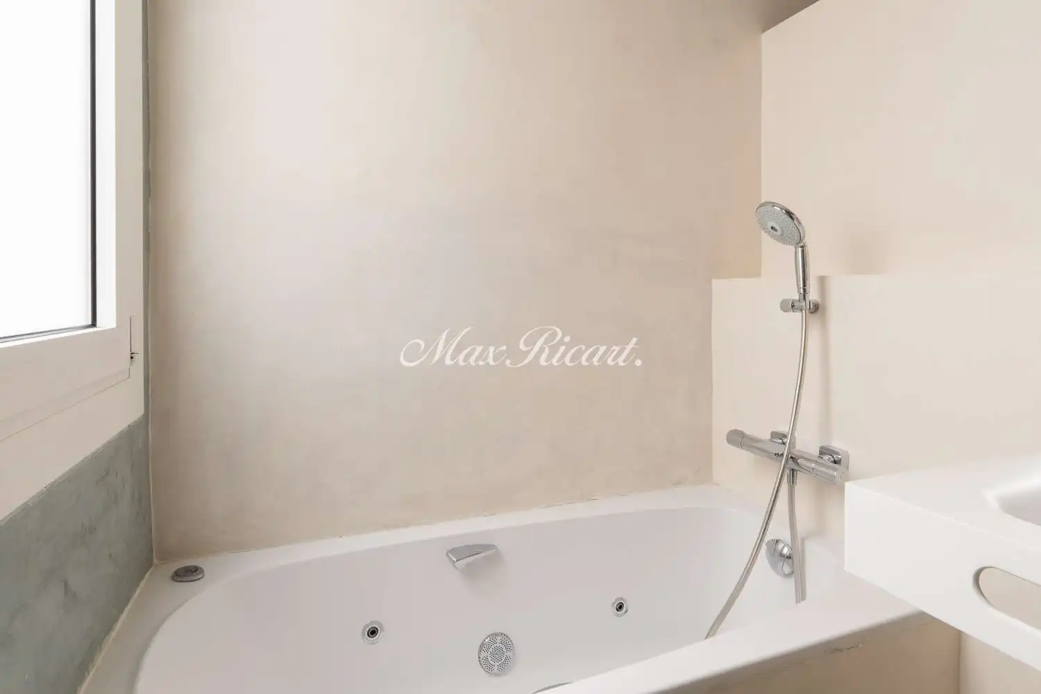 Bathroom of Flat for rent in Barcelona  with Air Conditioner, Heating and Swimming Pool