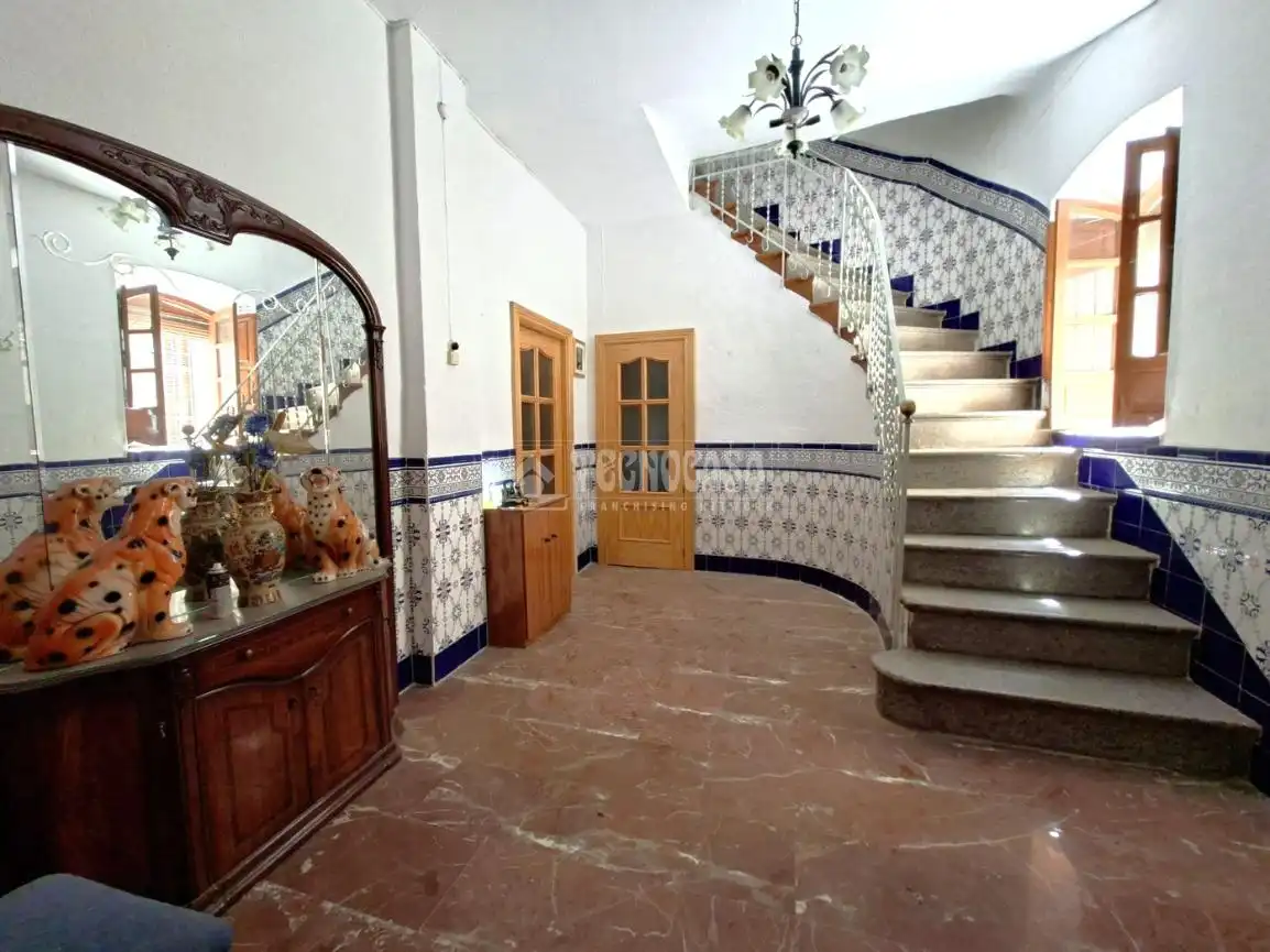 Casa adosada en venda en Guadix amb Balcó