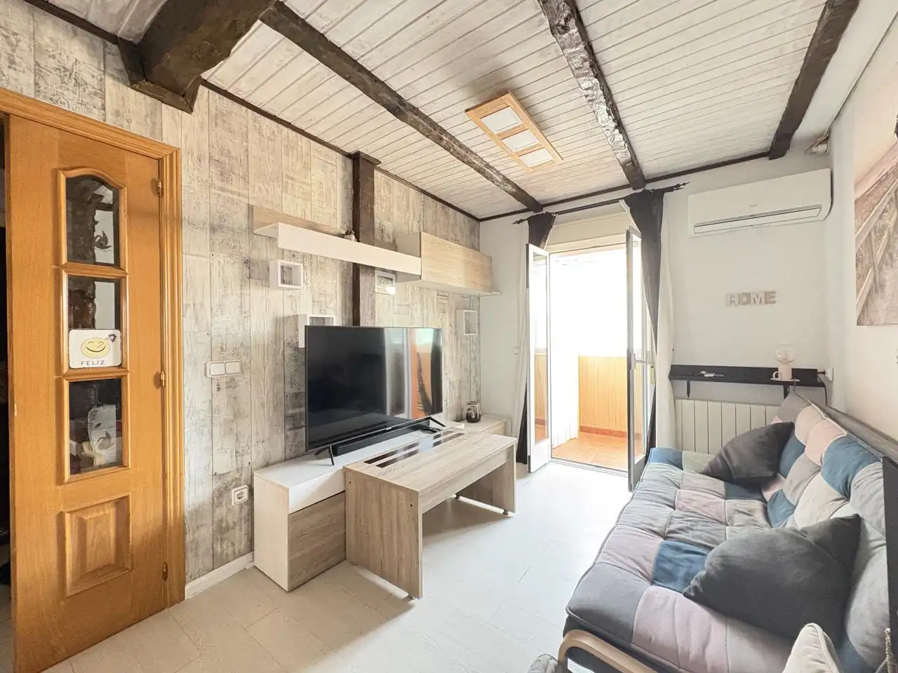 Living room of Flat for rent in Madrid  with Heating, Terrace and Furnished
