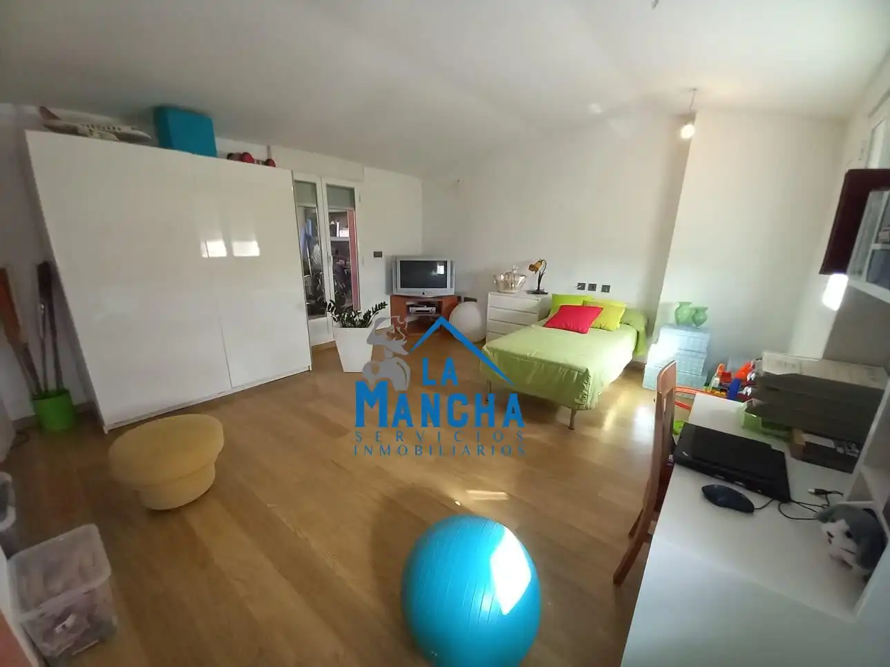 Schlafzimmer von Einfamilien-Reihenhaus zum Verkauf in La Gineta mit Abstellraum und Schwimmbad