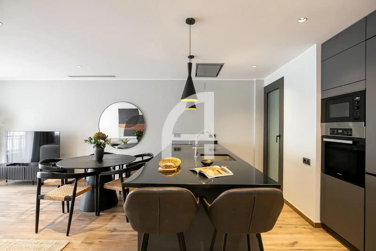 Dining room of Flat for rent in Barcelona  with Air Conditioner, Heating and Parquet flooring