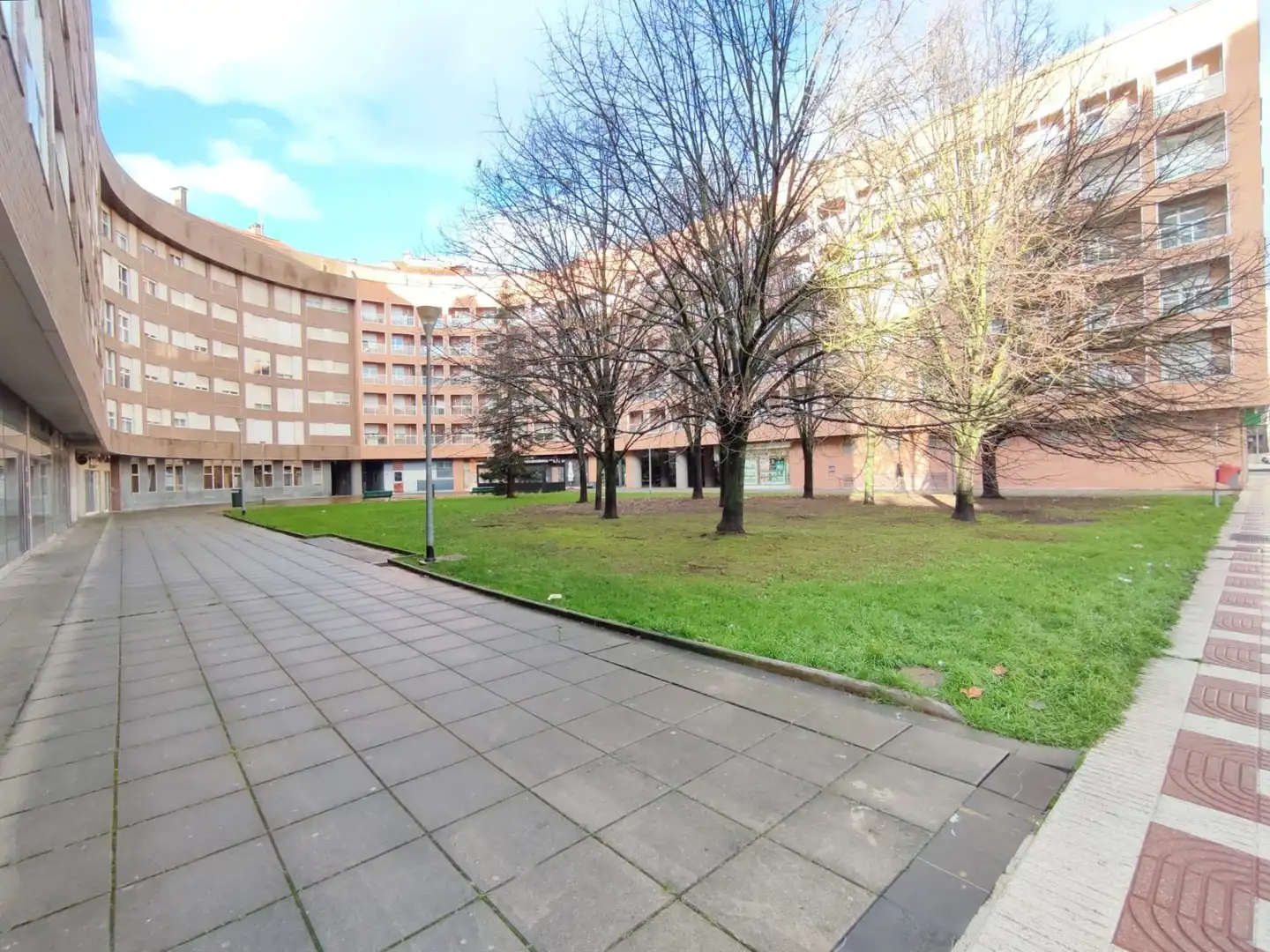 Außenansicht von Geschaftsraum zum Verkauf in  Pamplona / Iruña