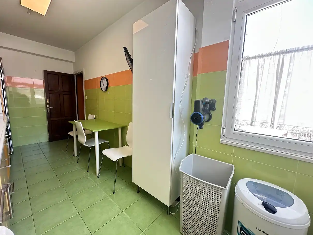 Cuina de Pis en venda en Santiago de Compostela  amb Calefacció i Moblat