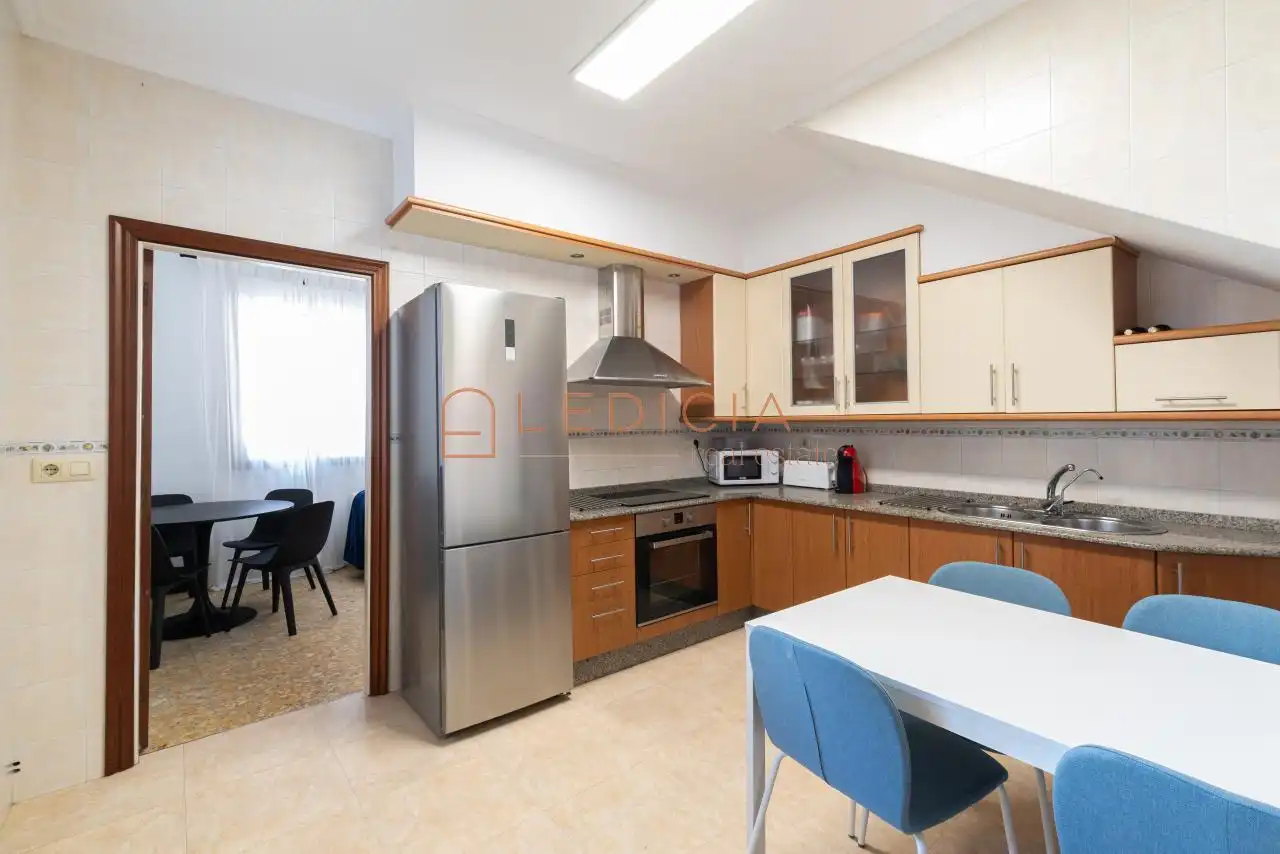 Cuina de Casa o xalet de lloguer en Cangas  amb Calefacció, Jardí privat i Parquet