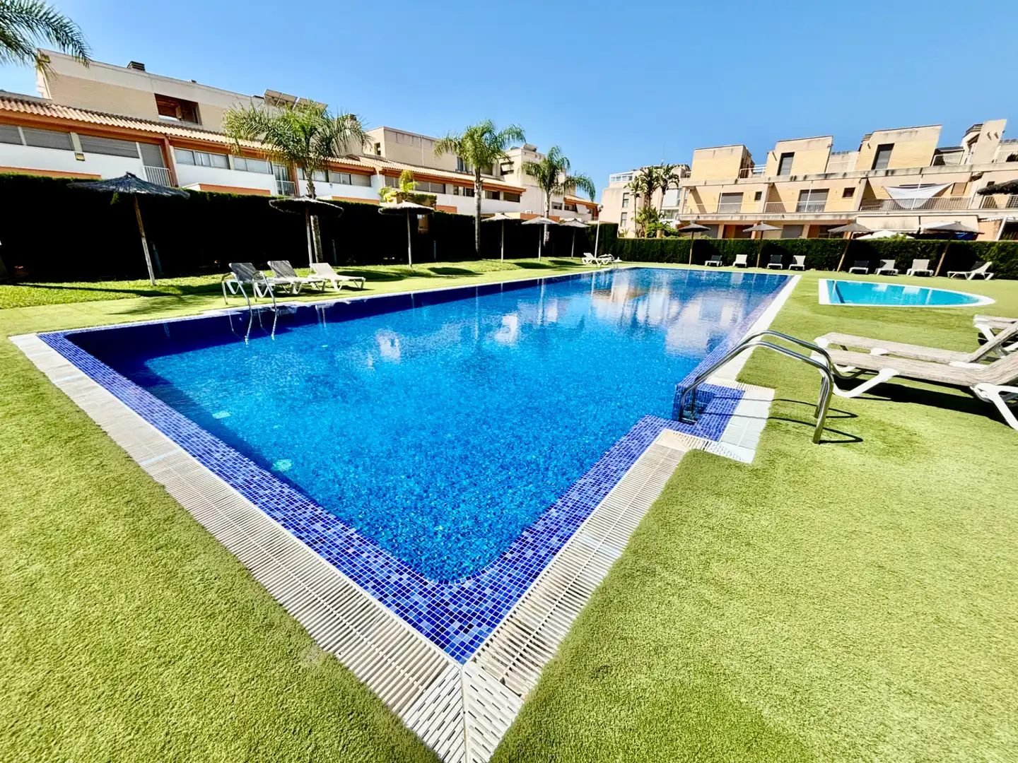 Piscina de Casa adosada en venda en Alicante / Alacant amb Aire condicionat, Calefacció i Jardí privat