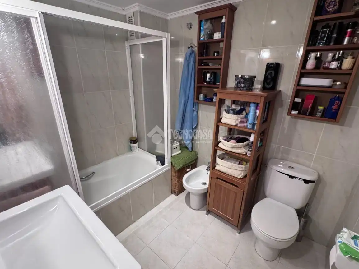 Baño de Casa adosada en venta en Cuadros con Calefacción y Parquet