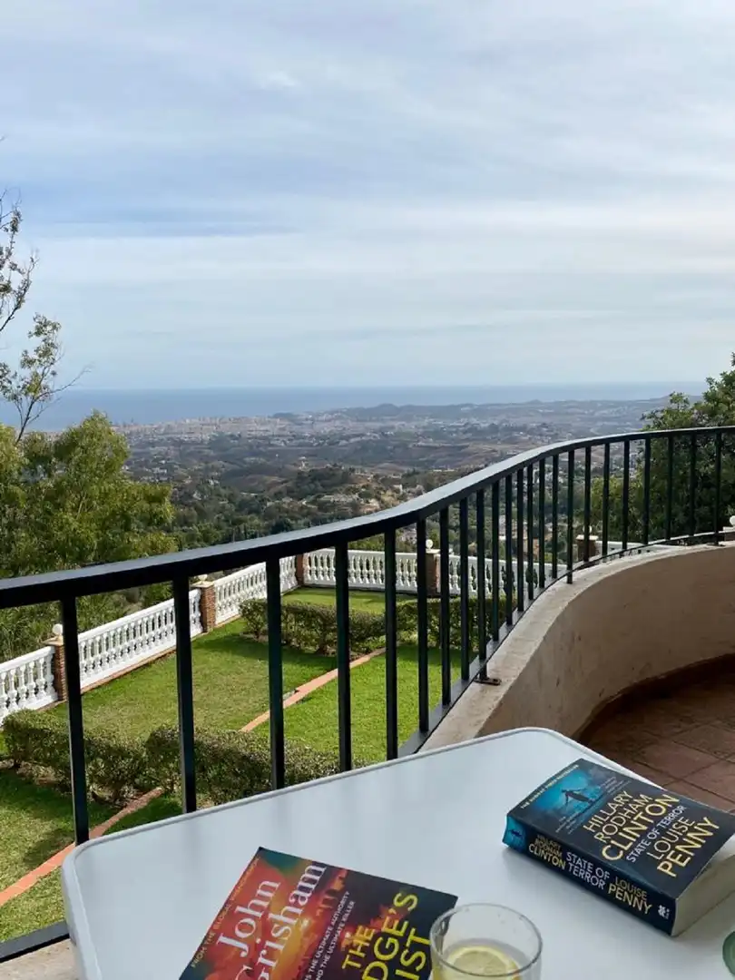 Vista exterior de Casa o xalet en venda en Mijas amb Piscina