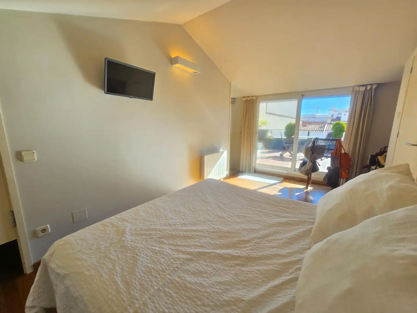 Bedroom of Duplexes for rent in El Masnou  with Air Conditioner, Heating and Private garden