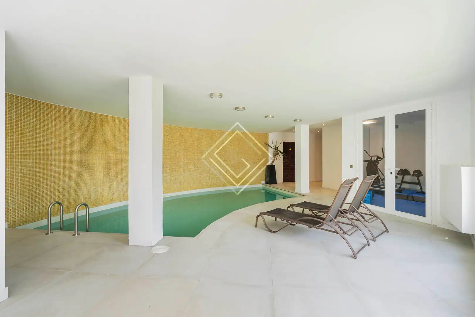 Piscina de Casa o chalet de alquiler en Marbella con Aire acondicionado, Calefacción y Jardín privado