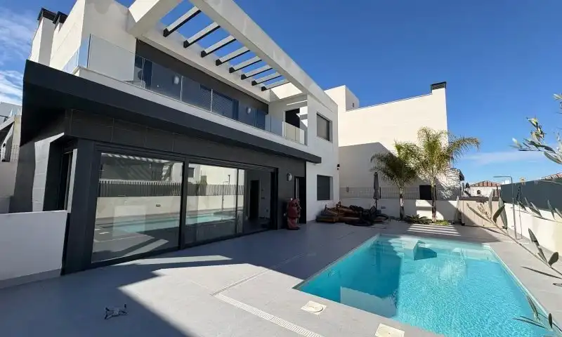 Villa con terrazza in vendita a Calle  Redován, imagen 8