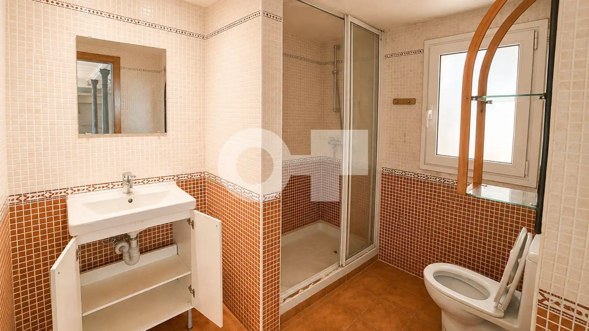 Badezimmer von Erdgeschoss zum Verkauf in Barcelona mit Alarm