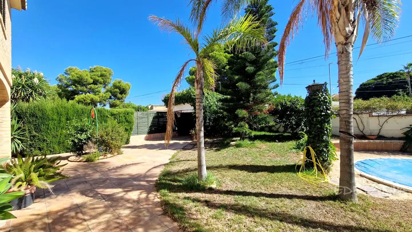 Vista exterior de Casa o xalet de lloguer en Náquera