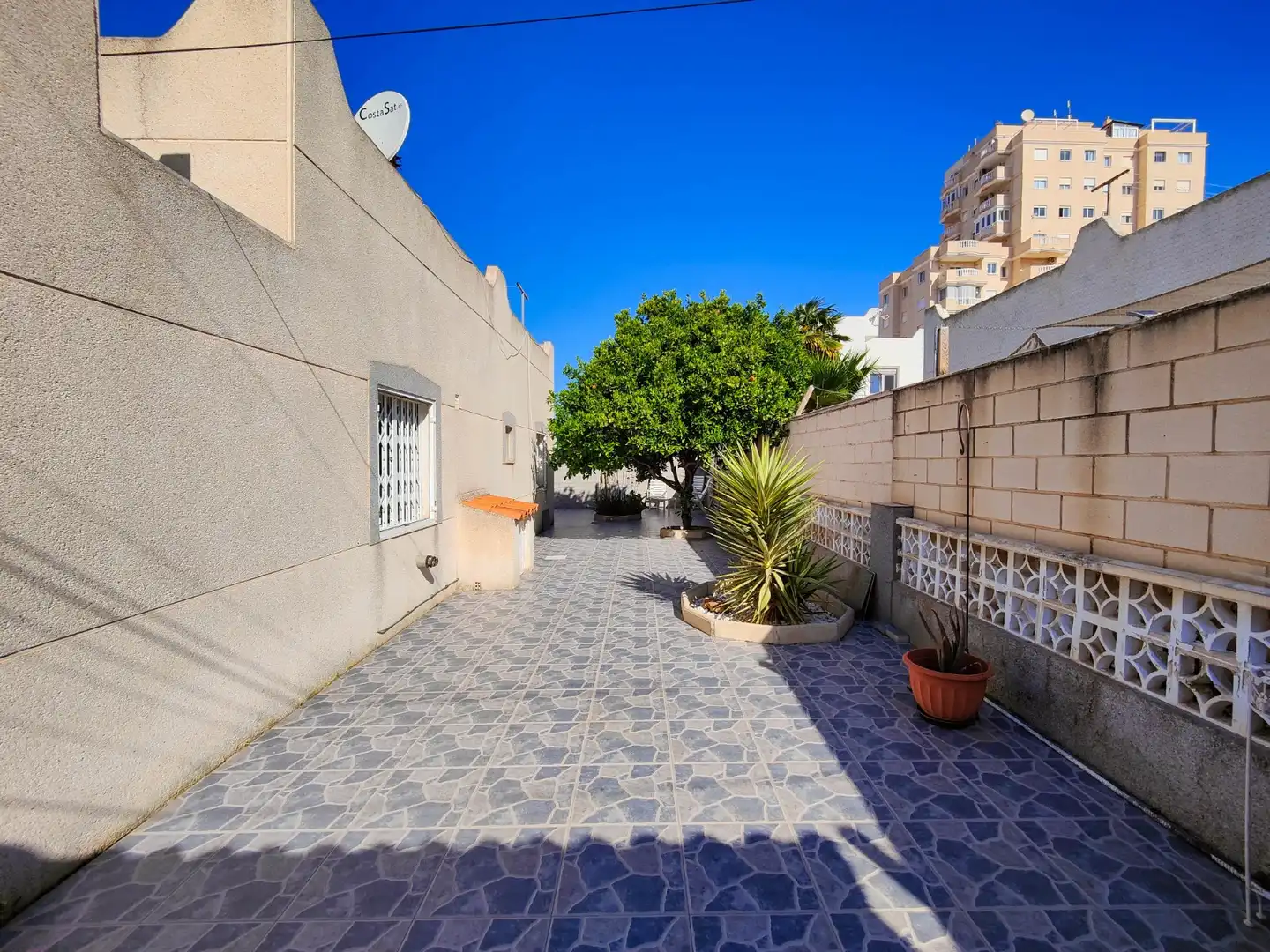 Terraza de Casa adosada en venta en Torrevieja con Aire acondicionado, Jardín privado y Terraza