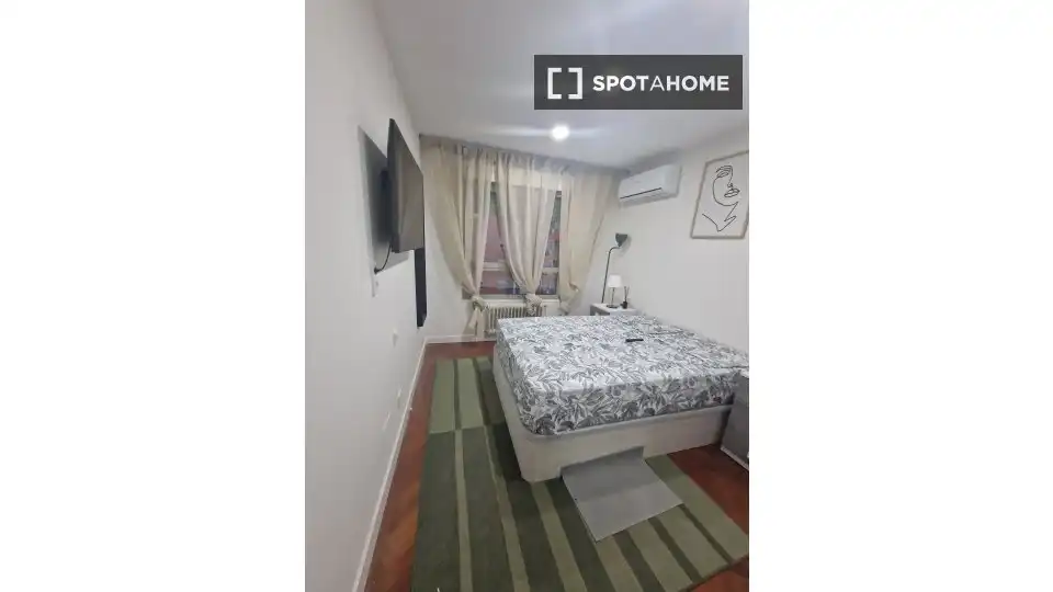 Bedroom of Flat for rent in Madrid  with Air Conditioner, Heating and Furnished