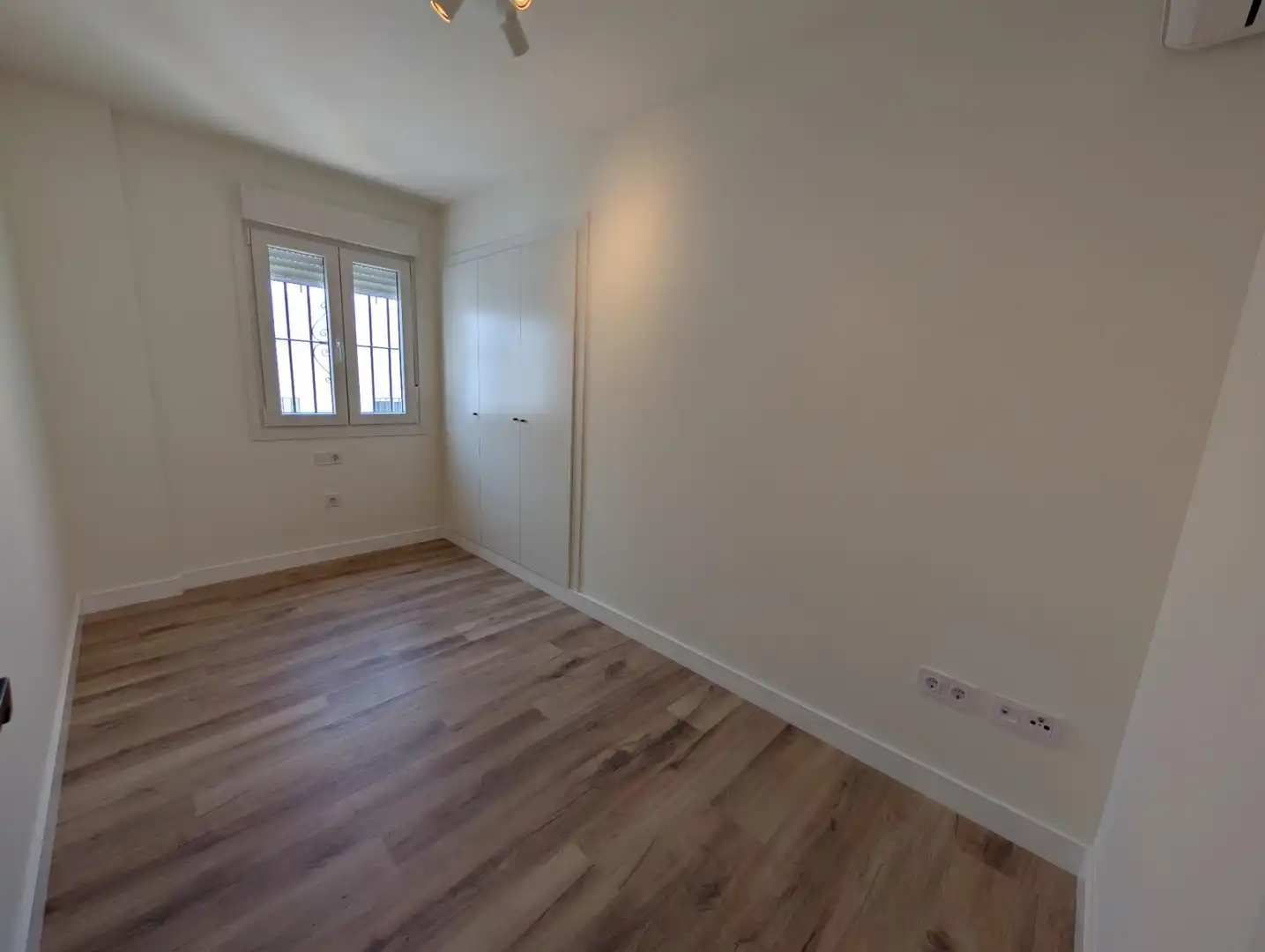 Flat for rent in Sevilla  with Air Conditioner, Heating and Balcony