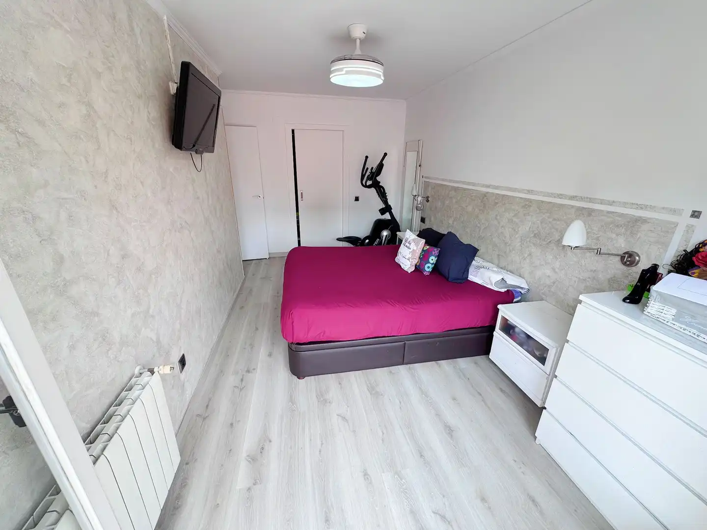 Habitación de Dúplex en venta en Sabadell con Terraza, Trastero y Balcón