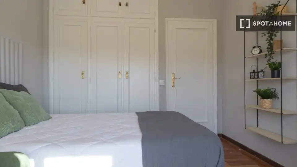Bedroom of Flat for rent in Madrid  with Air Conditioner, Heating and Furnished