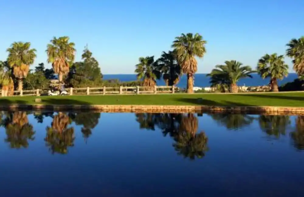 Vista exterior de Apartamento en venta en Casares con Aire acondicionado, Terraza y Piscina