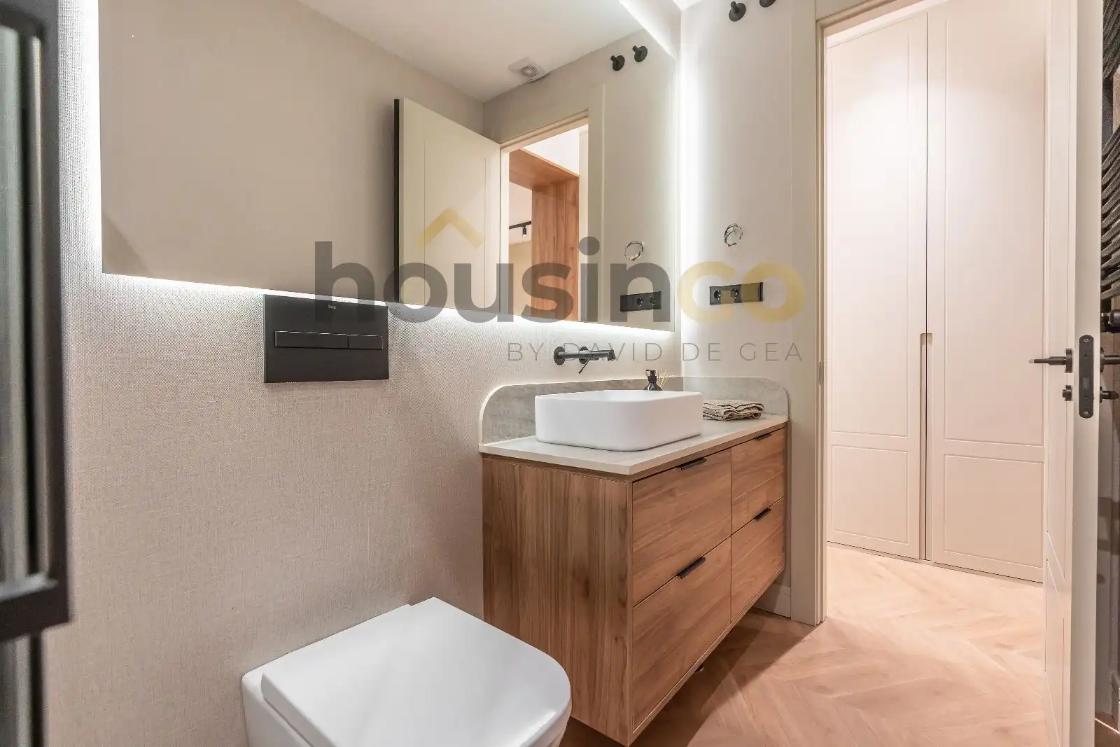 Bathroom of Flat for sale in Madrid  with Air Conditioner, Heating and Terrace