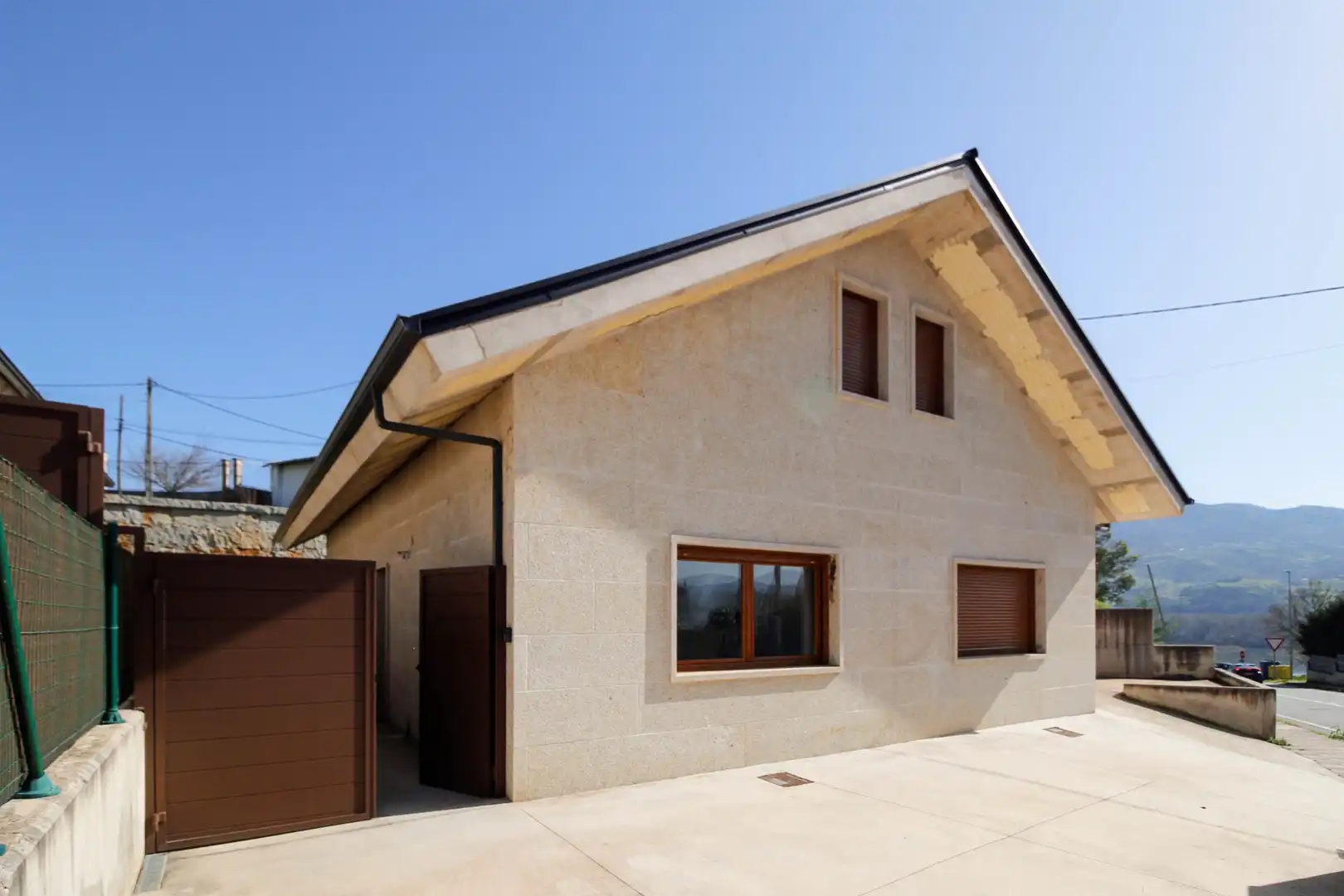 Casa pareada con jardín en venta en Avenida Pablo VI 1, imagen 2