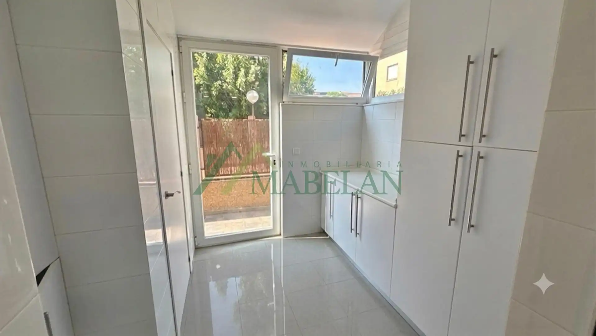 Küche von Einfamilien-Reihenhaus zur Miete in Madrid mit Klimaanlage, Privatgarten und Terrasse