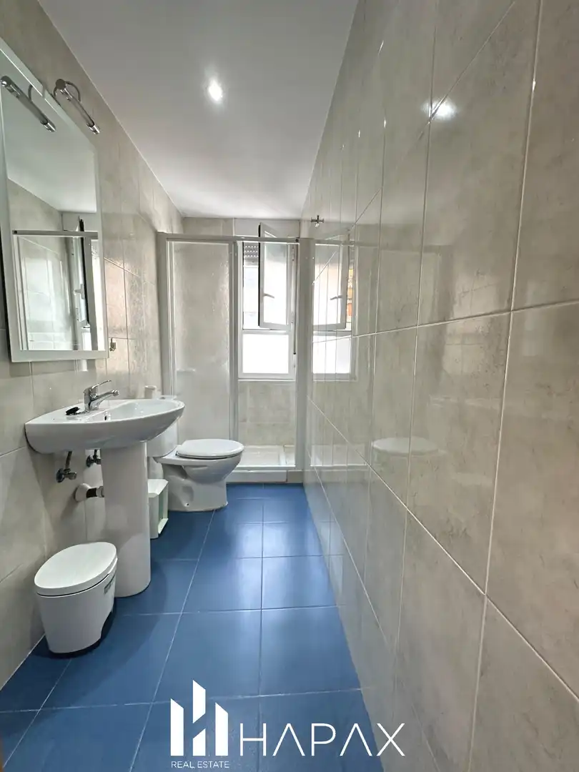 Bathroom of Flat for sale in Salamanca  with Heating and Balcony