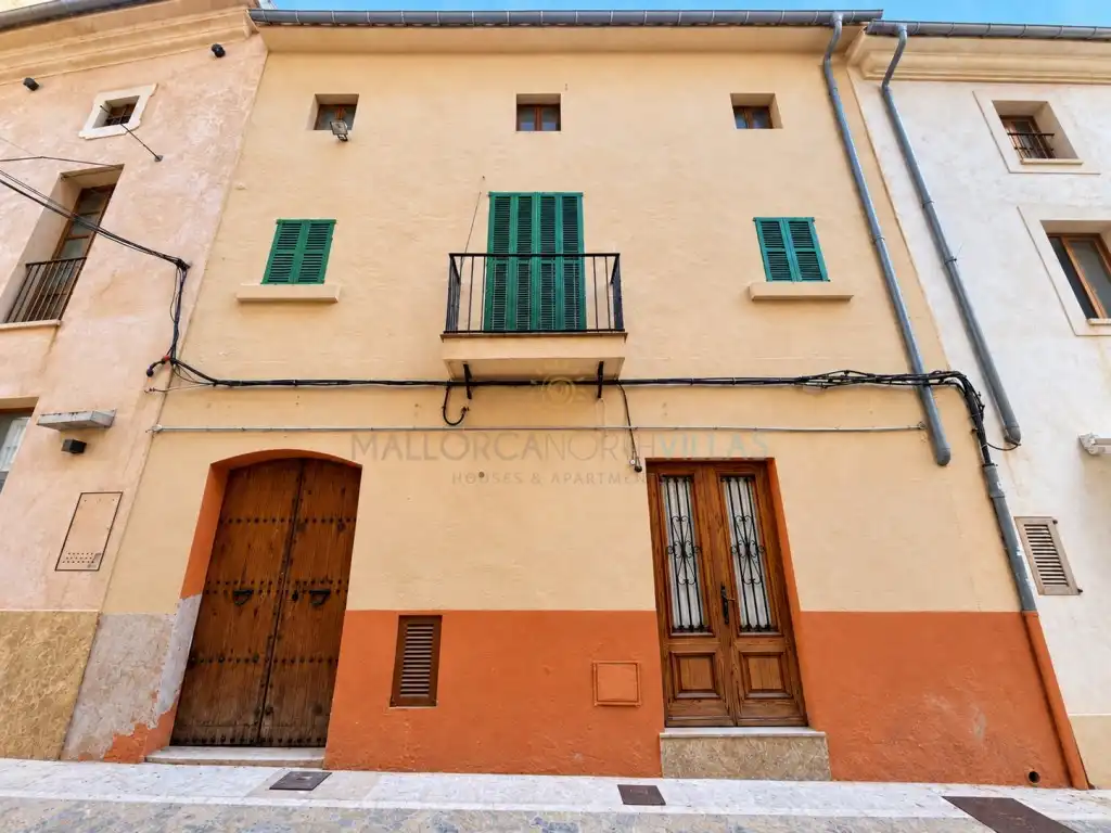 Casa amb terrassa en venda a Calle Antoni Maura
