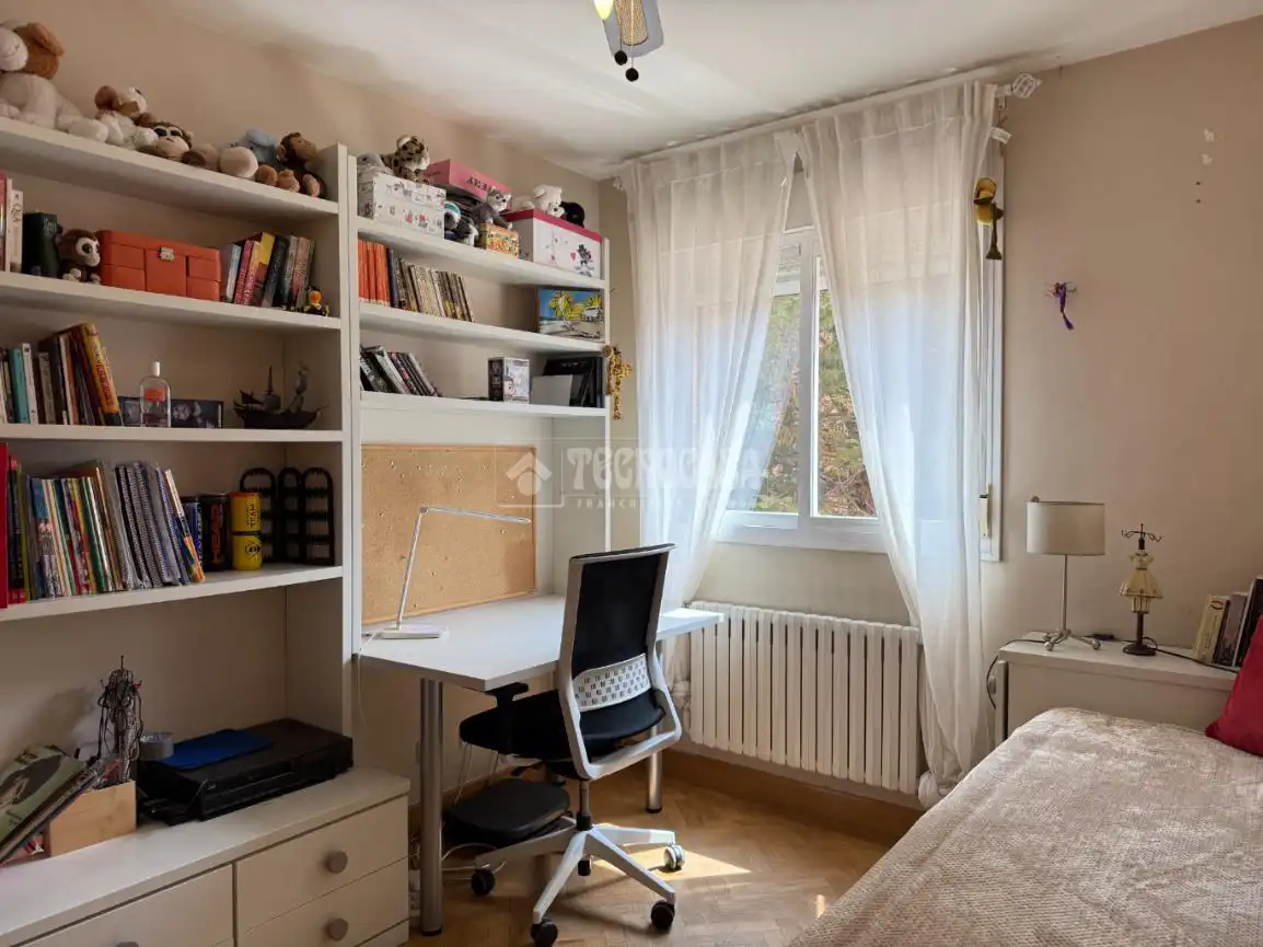 Bedroom of Flat for sale in Madrid  with Heating, Private garden and Parquet flooring