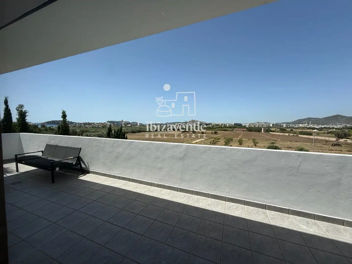 Vista exterior de Casa o xalet de lloguer en Santa Eulària des Riu amb Aire condicionat, Moblat i Alarma