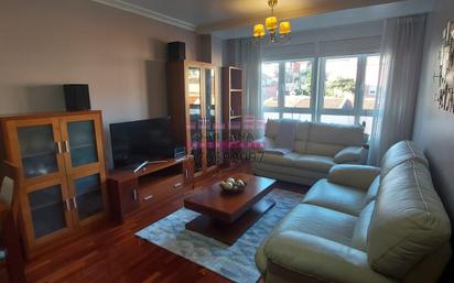 Living room of Flat to rent in Vigo   with Heating, Parquet flooring and Furnished