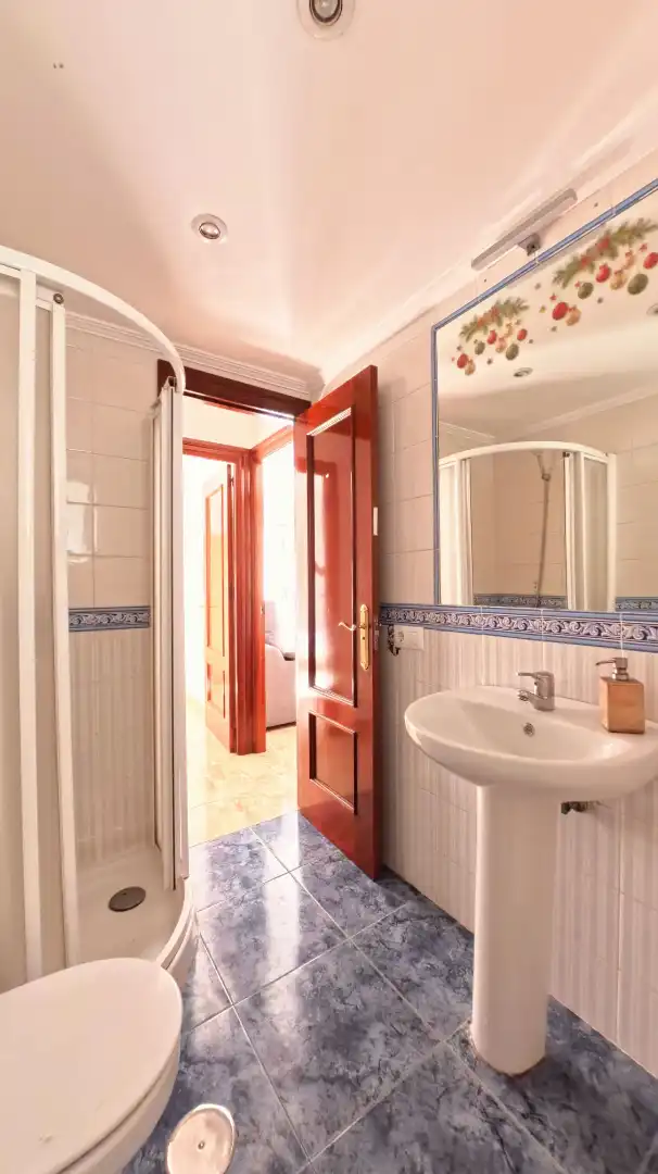 Bathroom of Flat for sale in Sevilla  with Air Conditioner, Furnished and Balcony