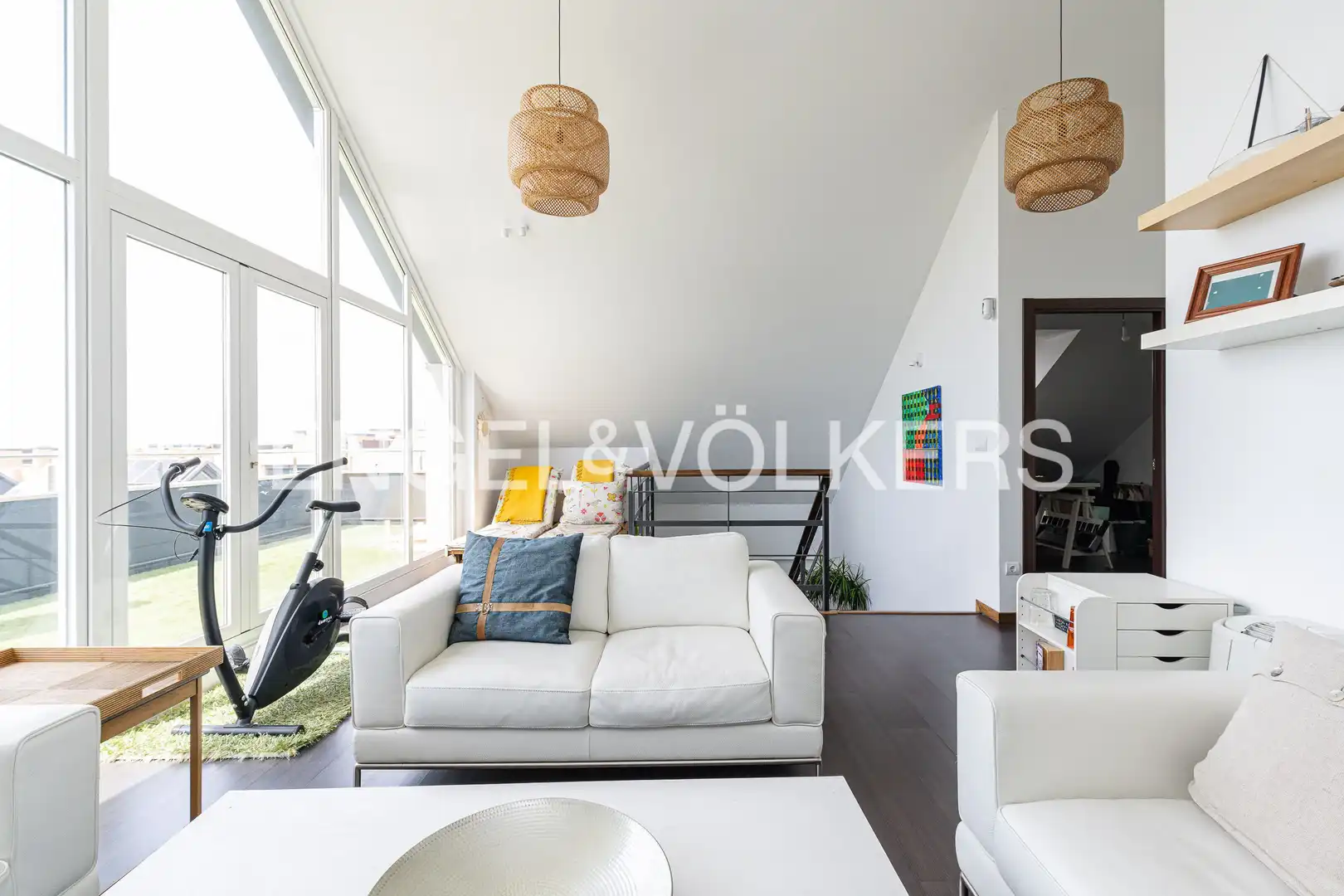 Sala de estar de Casa adosada en venta en Las Rozas de Madrid con Aire acondicionado, Calefacción y Jardín privado