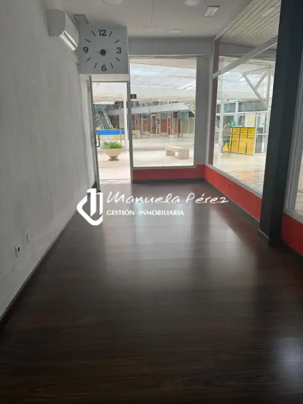 Local comercial en venda a Casco Antiguo