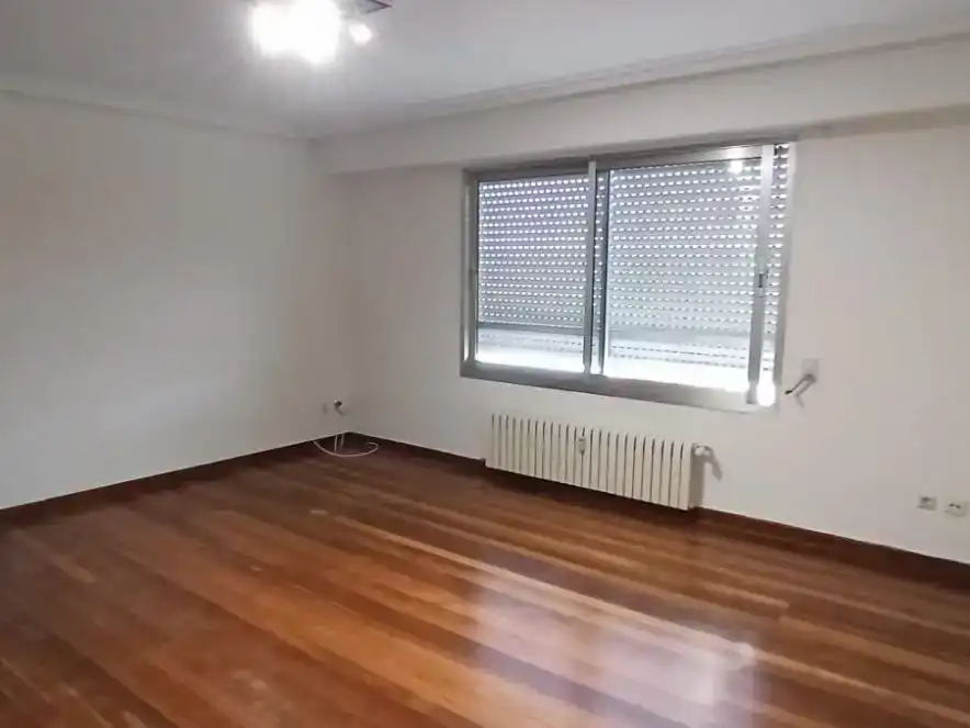 Bedroom of Flat for rent in Valladolid  with Parquet flooring and Storage room