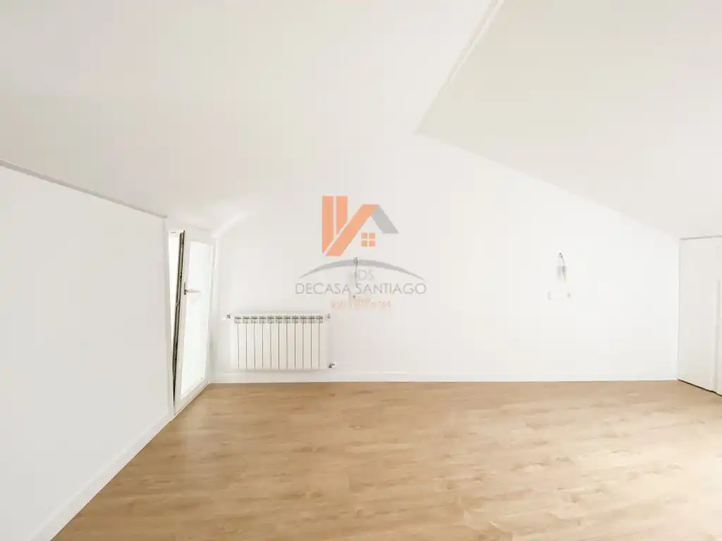 Casa adosada en venta en Santiago de Compostela  con Balcón