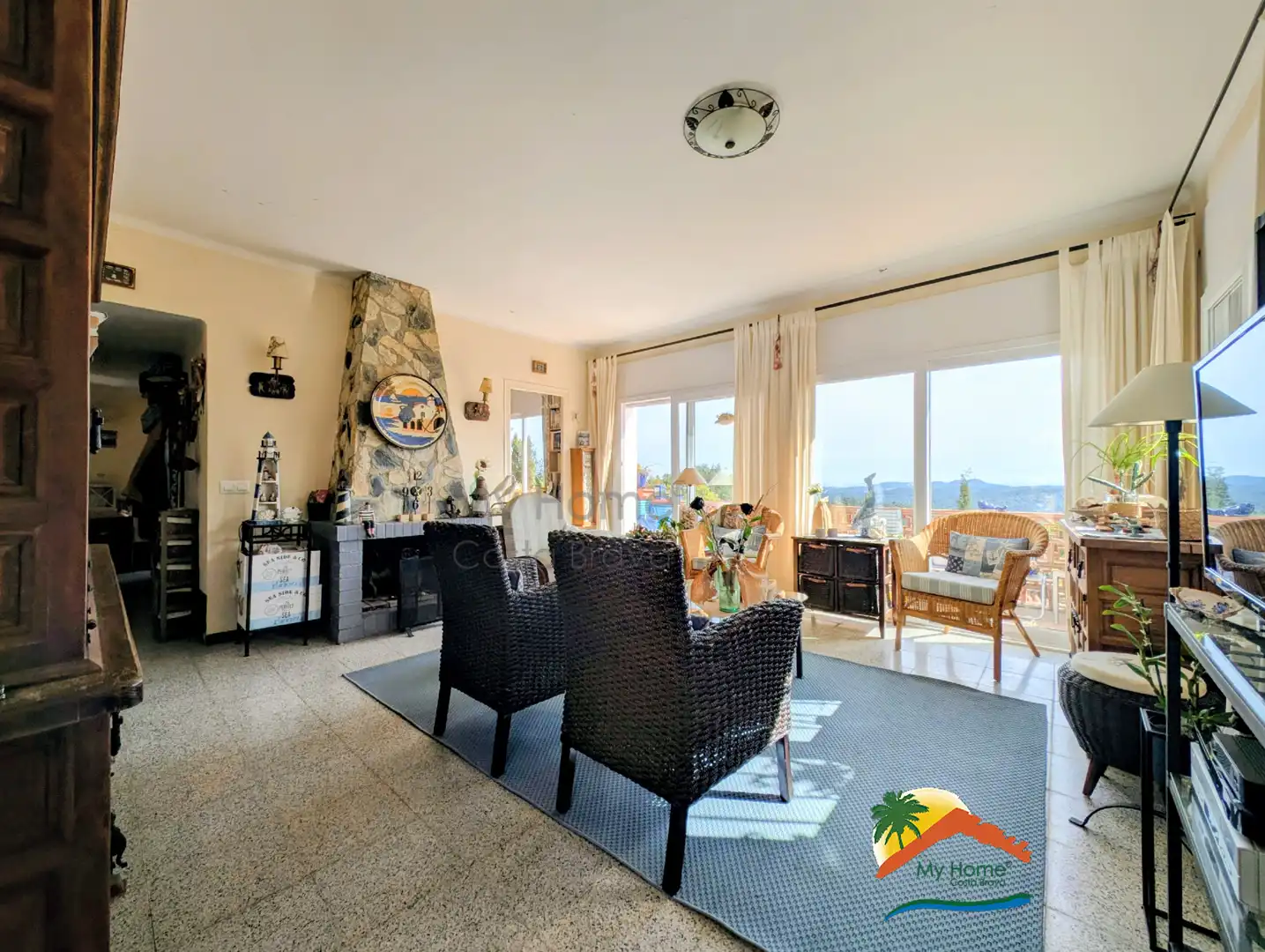 Sala d'estar de Casa o xalet en venda en Lloret de Mar amb Jardí privat, Terrassa i Piscina