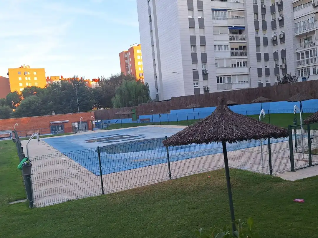 Piscina de Piso en venta en Alcorcón con Aire acondicionado y Terraza