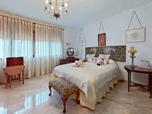 Bedroom of Houses for sale in El Escorial  with Heating, Private garden and Parquet flooring