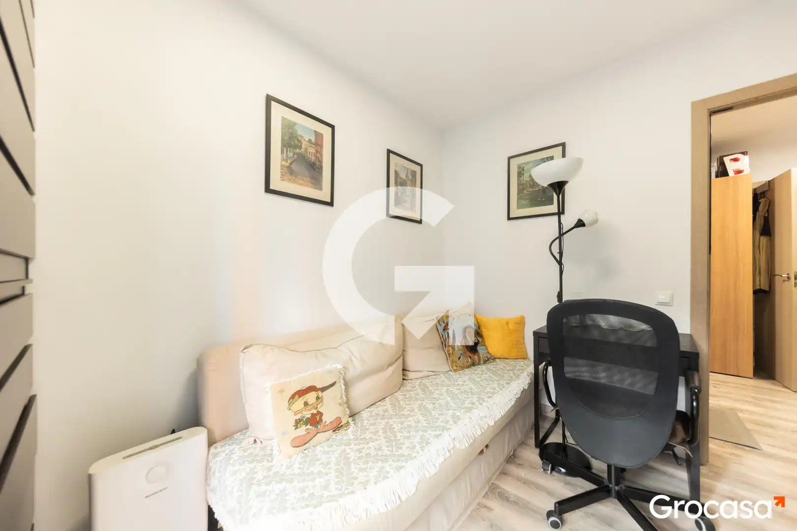 Bedroom of Flat for sale in Barcelona  with Air Conditioner, Oven and Washing machine