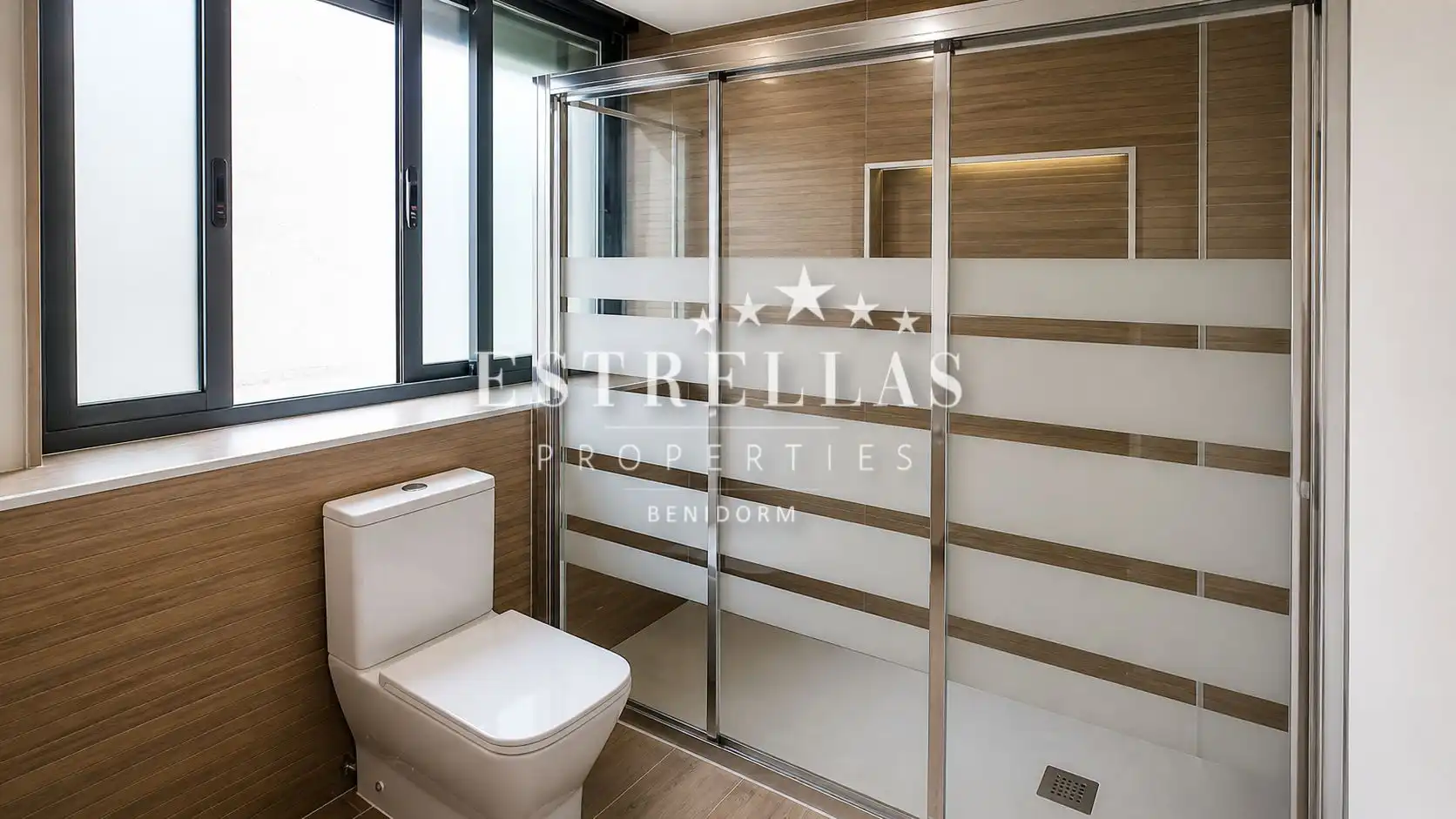 Schlafzimmer von Dachboden zum Verkauf in Benidorm mit Klimaanlage, Heizung und Privatgarten