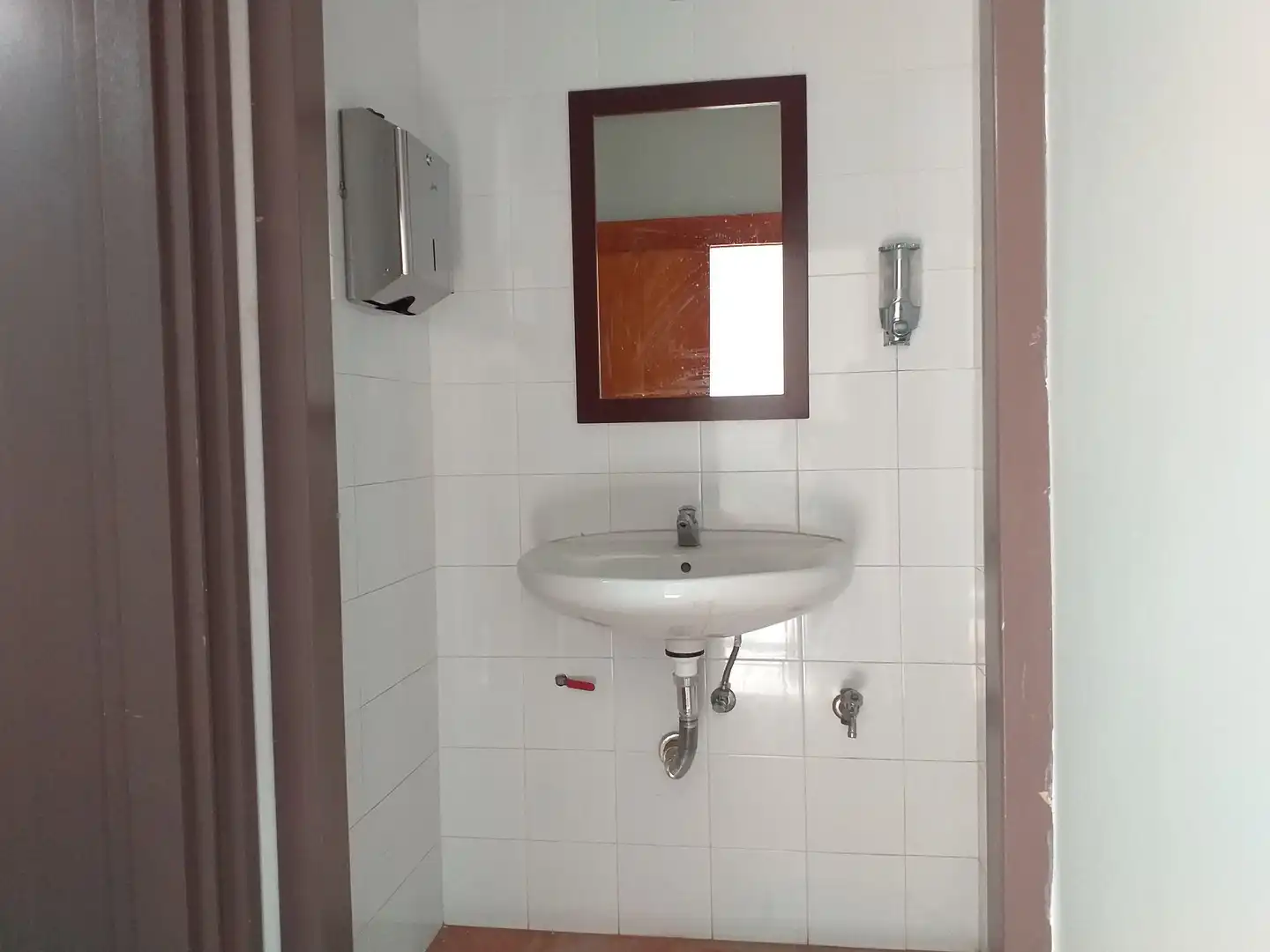 Bathroom of Commercial properties for rent in Arafo