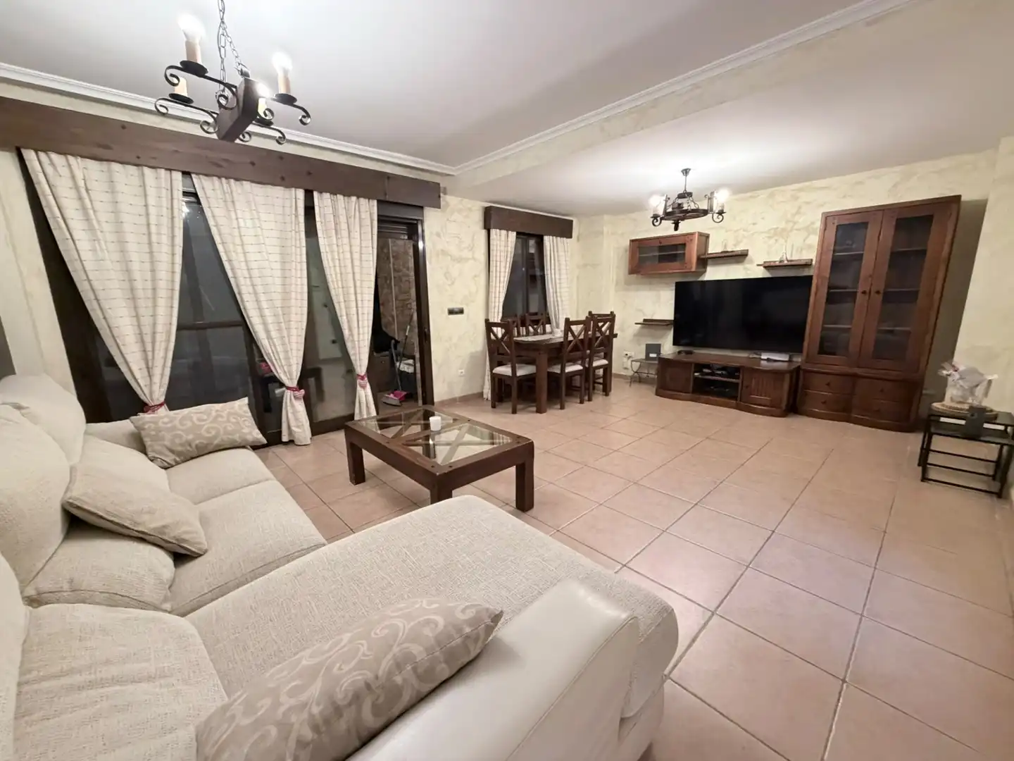 Casa bifamiliare con piscina in vendita a Carrer de Centaure, imagen 2