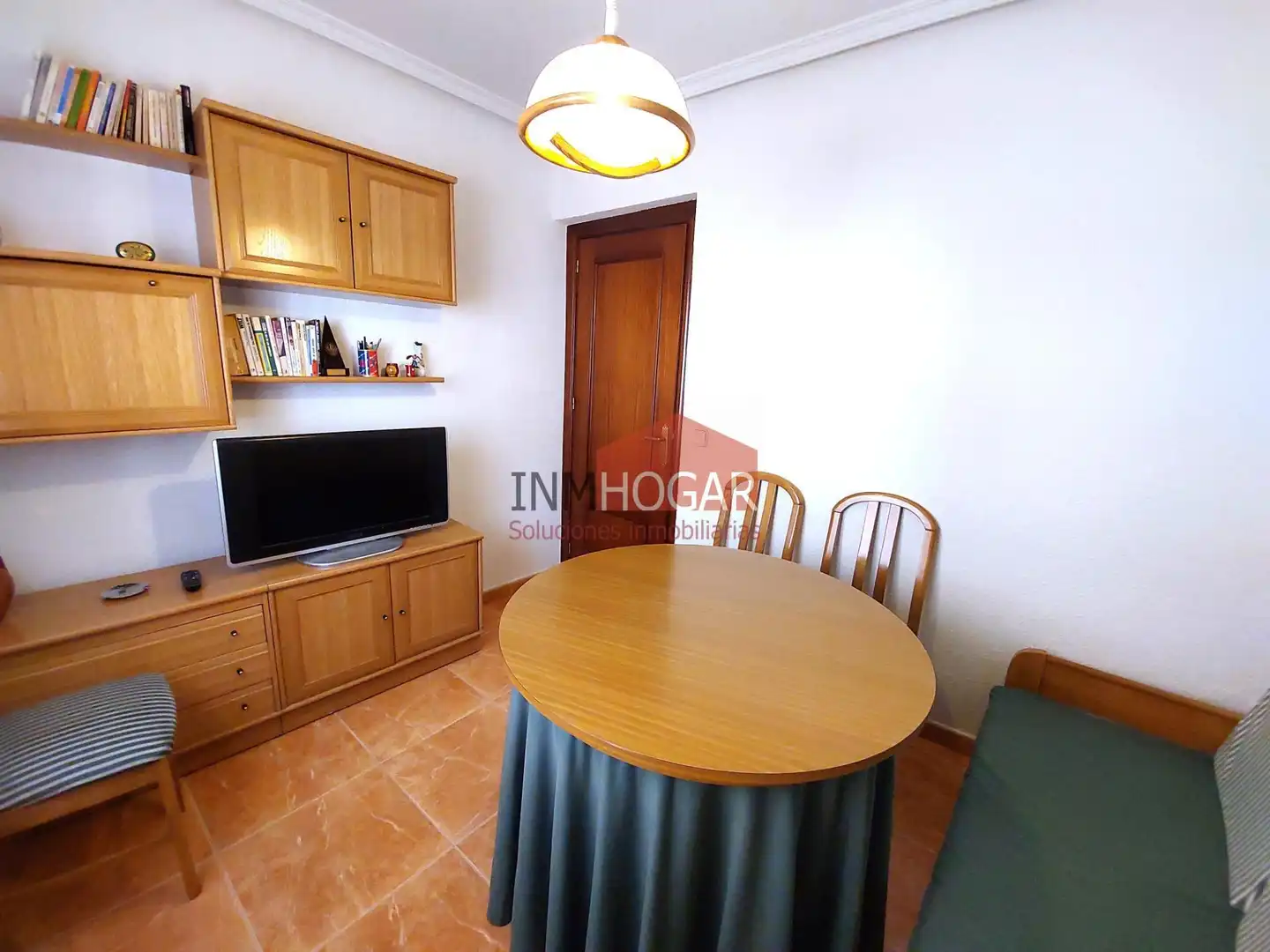 Sala d'estar de Casa o xalet en venda en Ávila amb Calefacció, Traster i Moblat