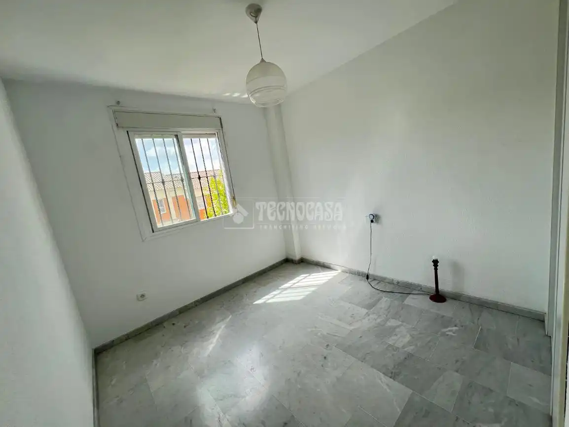Dormitori de Casa o xalet en venda en Dos Hermanas