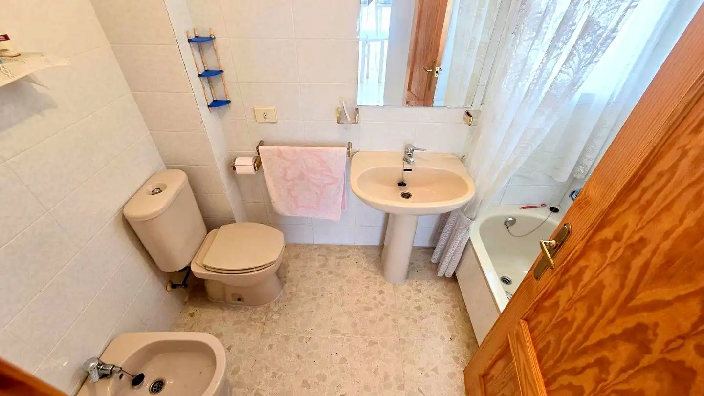 Bathroom of Apartments for rent in Gandia  with Terrace, Furnished and Community pool